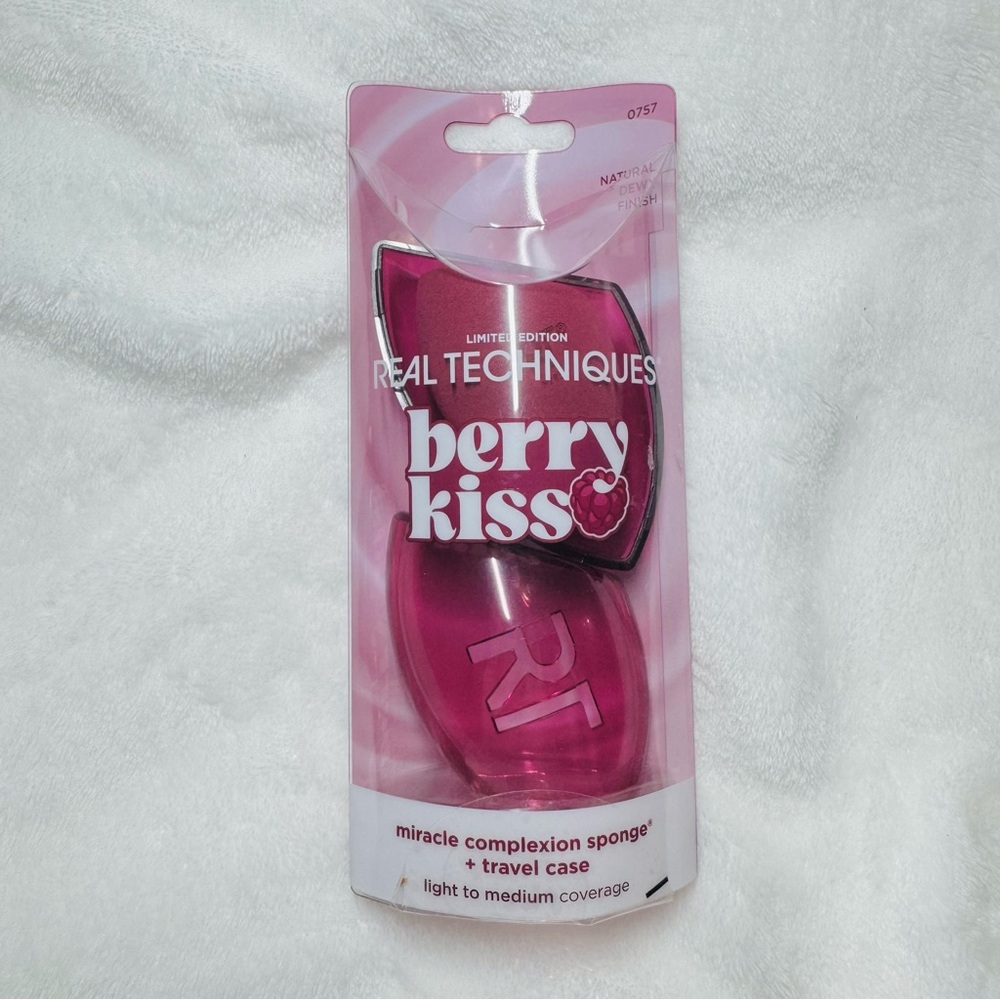 Real Techniques Berry Kiss Miracle Complexion Sponge + Travel Case - New